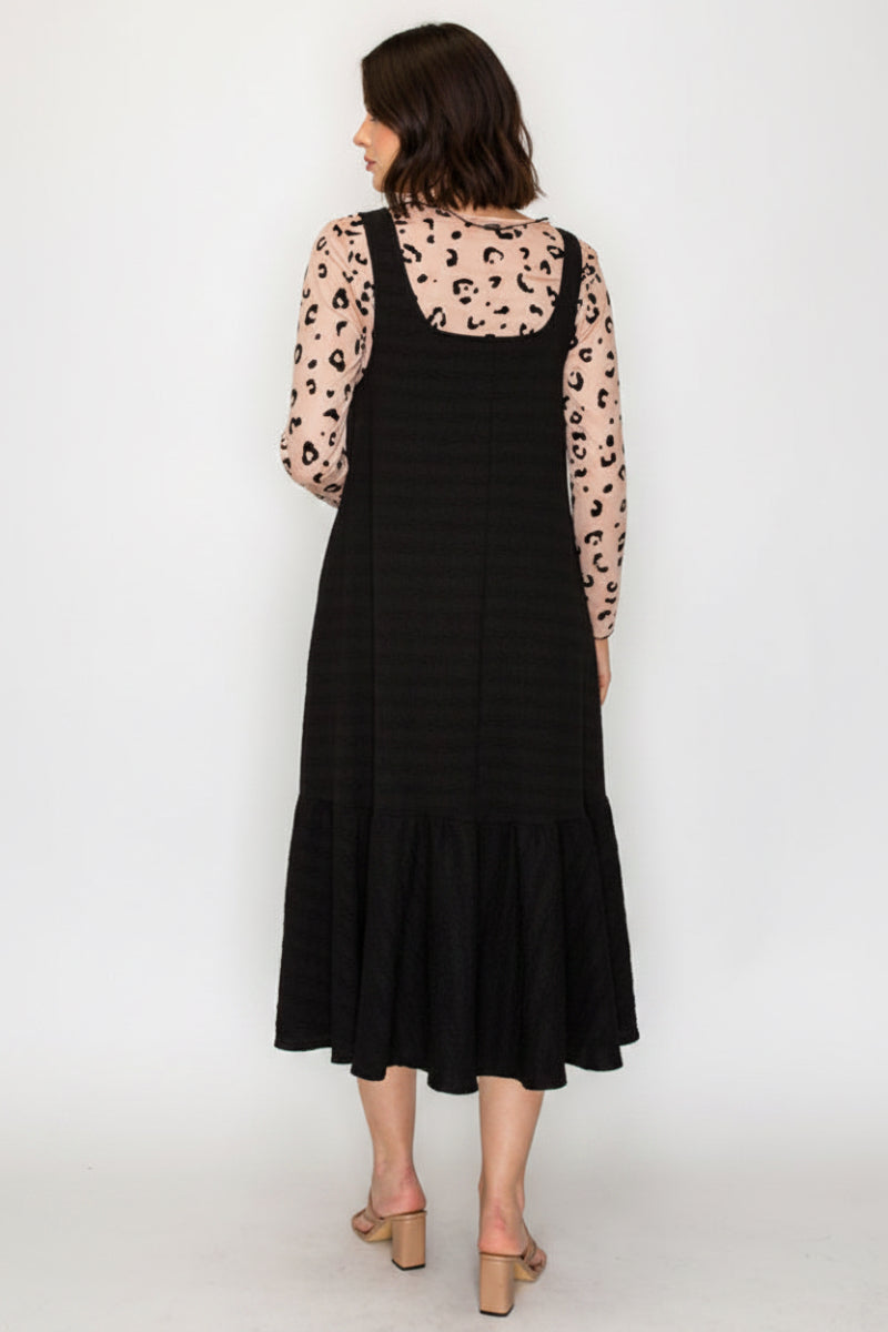 EFFORTLESS STYLE MEETS COMFORT IN THIS RELAXED JUMPER DRESS