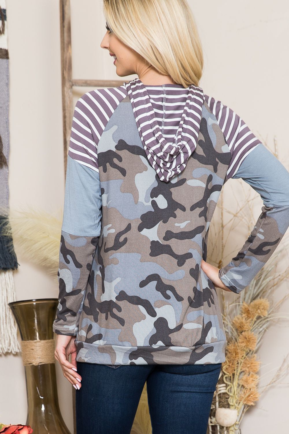 PLUS SIZE CAMO HOODY WITH STRIPE CONTRAST SLEEVES