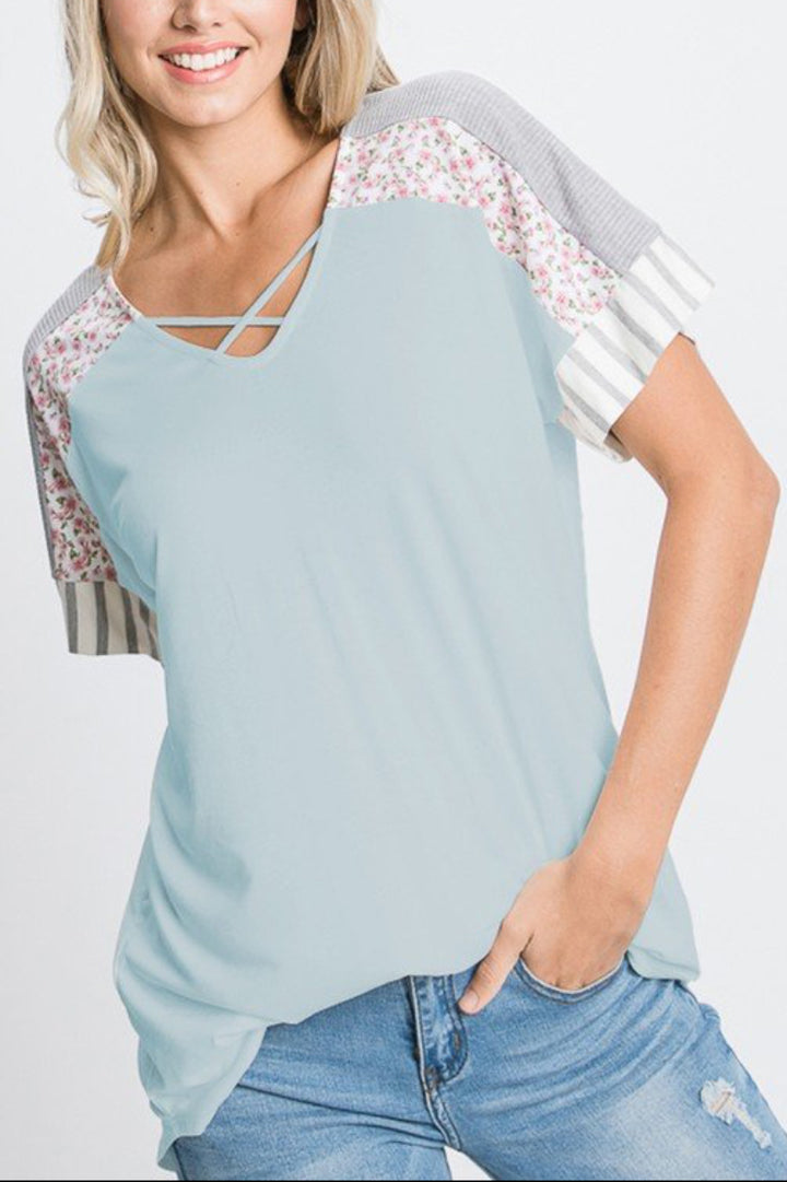 SHORT SLEEVE CRISSCROSS V NECK FLORAL AND STRIPE PRINT CONTRAST TOP