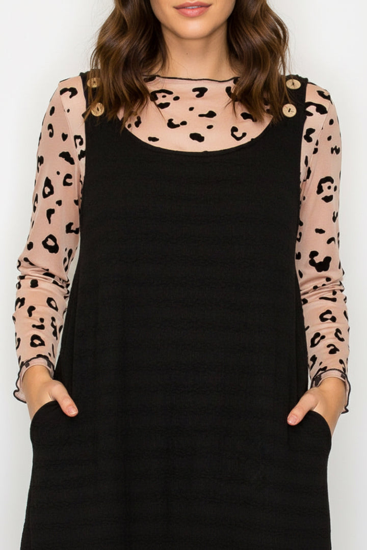 EFFORTLESS STYLE MEETS COMFORT IN THIS RELAXED JUMPER DRESS