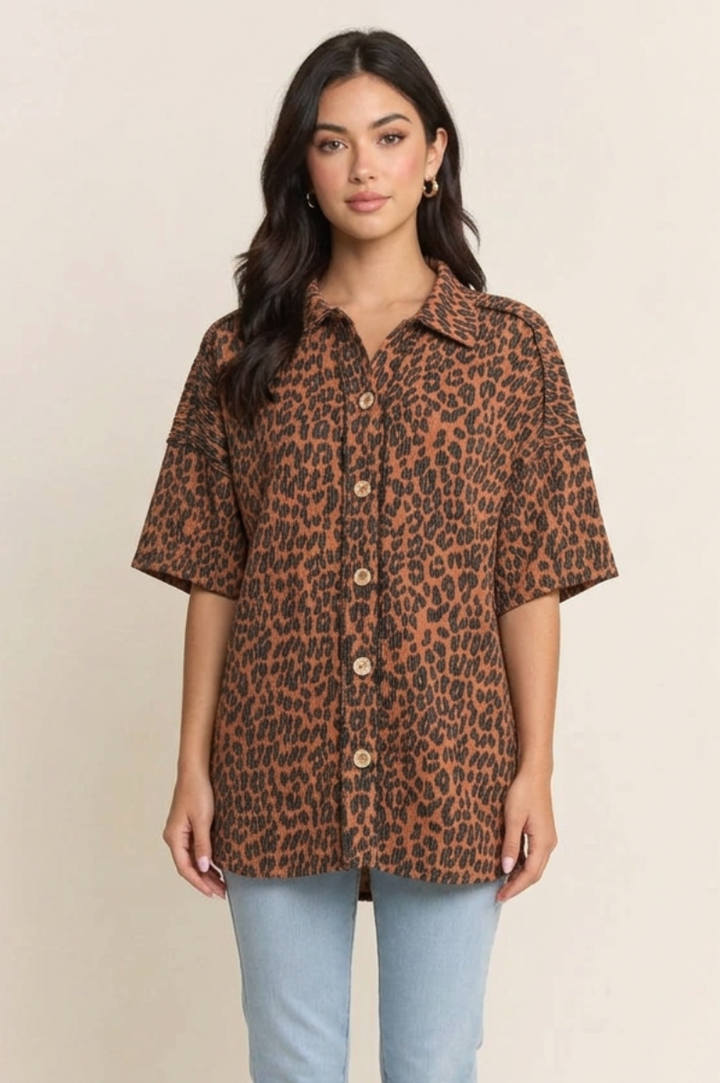 LEOPARD PRINT BUTTON DOWN TEXTURED COLLARED TOP HMET8040-11