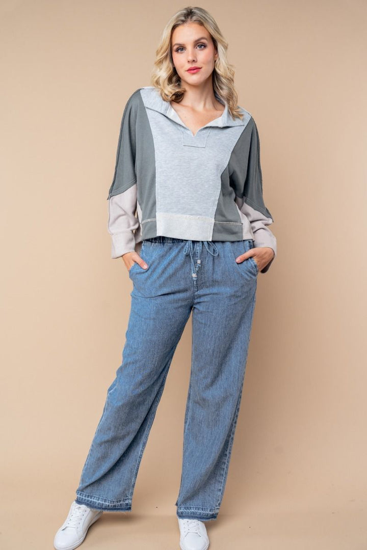 COLOR BLOCKED LOOSE FIT KNIT TOP