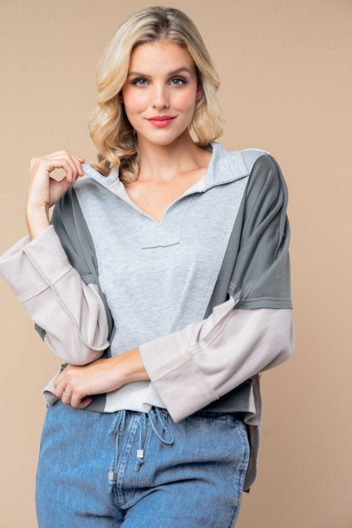 COLOR BLOCKED LOOSE FIT KNIT TOP