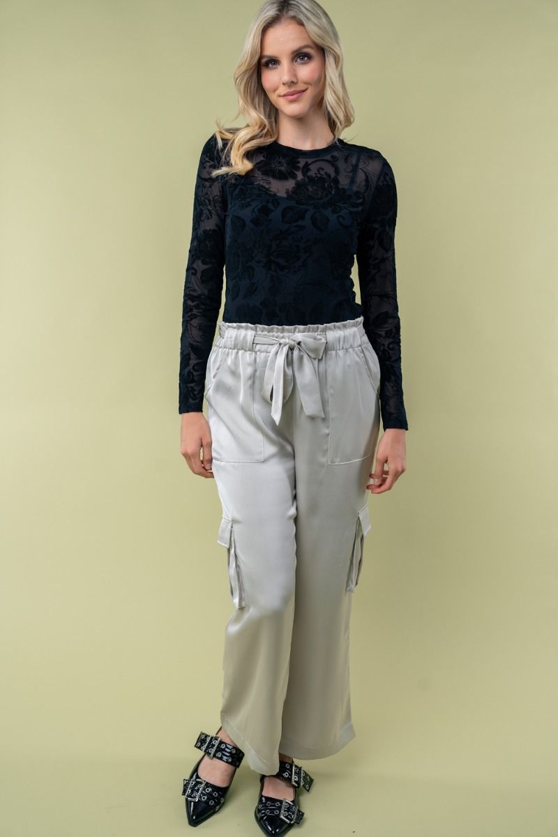 HIGH WAISTED SOLID WOVEN CARGO PANTS