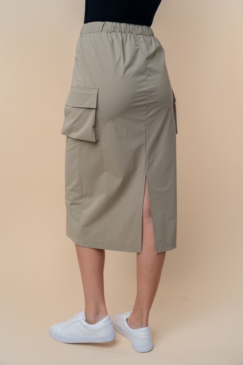 HIGH WAISTED SOLID WOVEN CARGO SKIRT