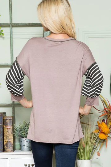 PLUS SIZE TOP ANIMAL PRT & STRIPE CONTRAST REVERSED OVERLOCK