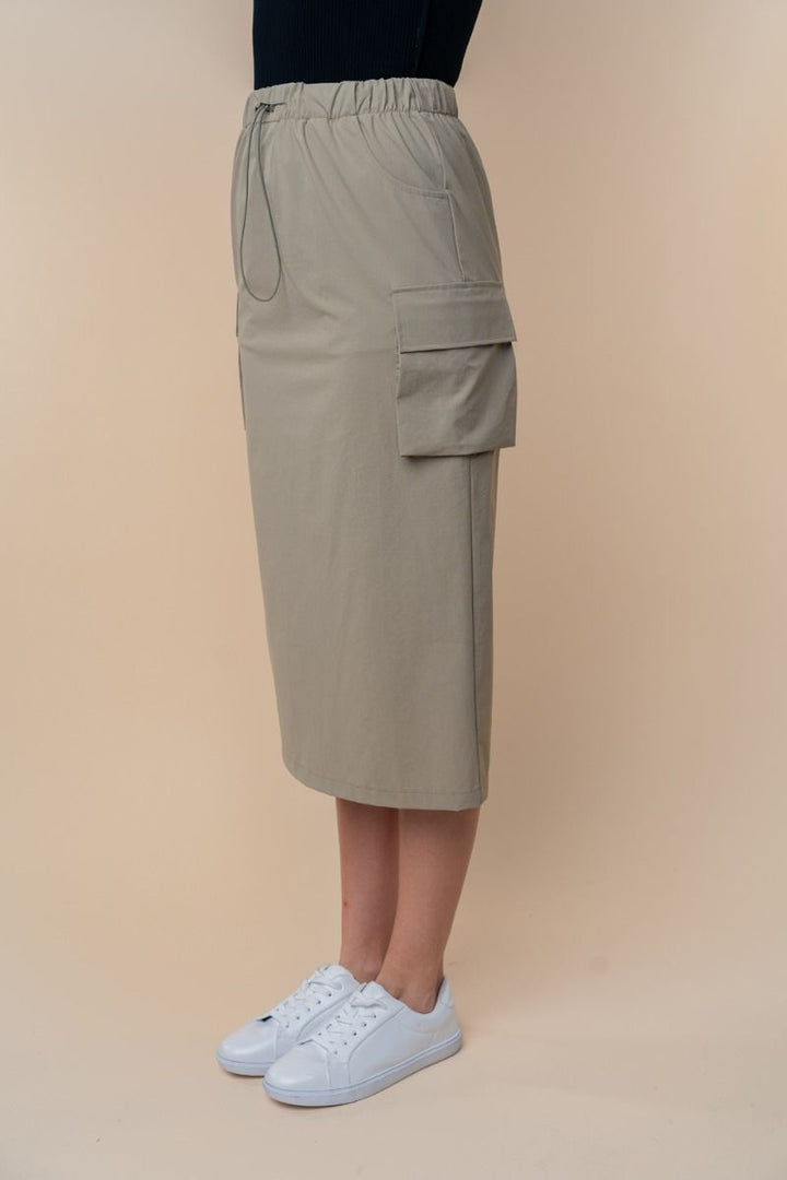 HIGH WAISTED SOLID WOVEN CARGO SKIRT