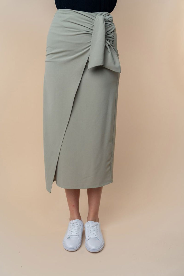 HIGE WAISTED SOLID WOVEN WRAPPED SKIRT