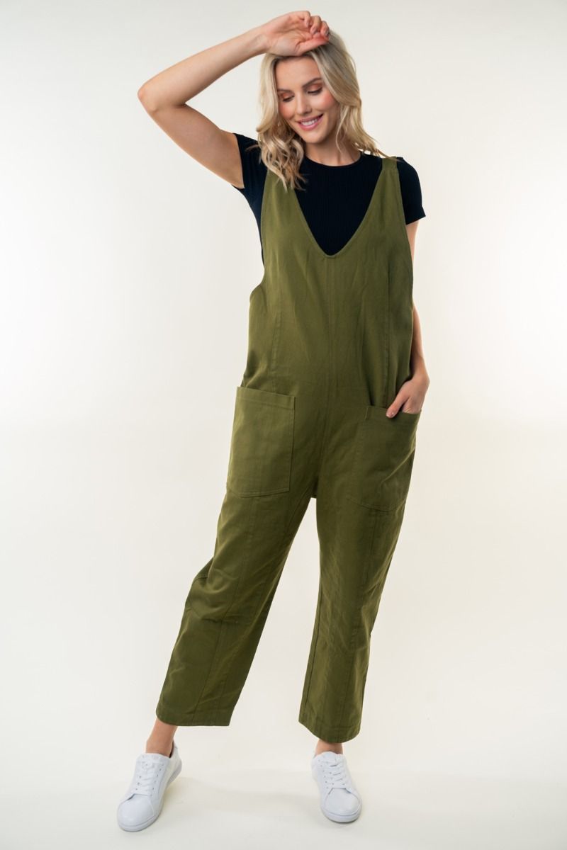 SLEEVELESS SOLID KNIT JUMPSUIT WITH SCOOP V-NECK