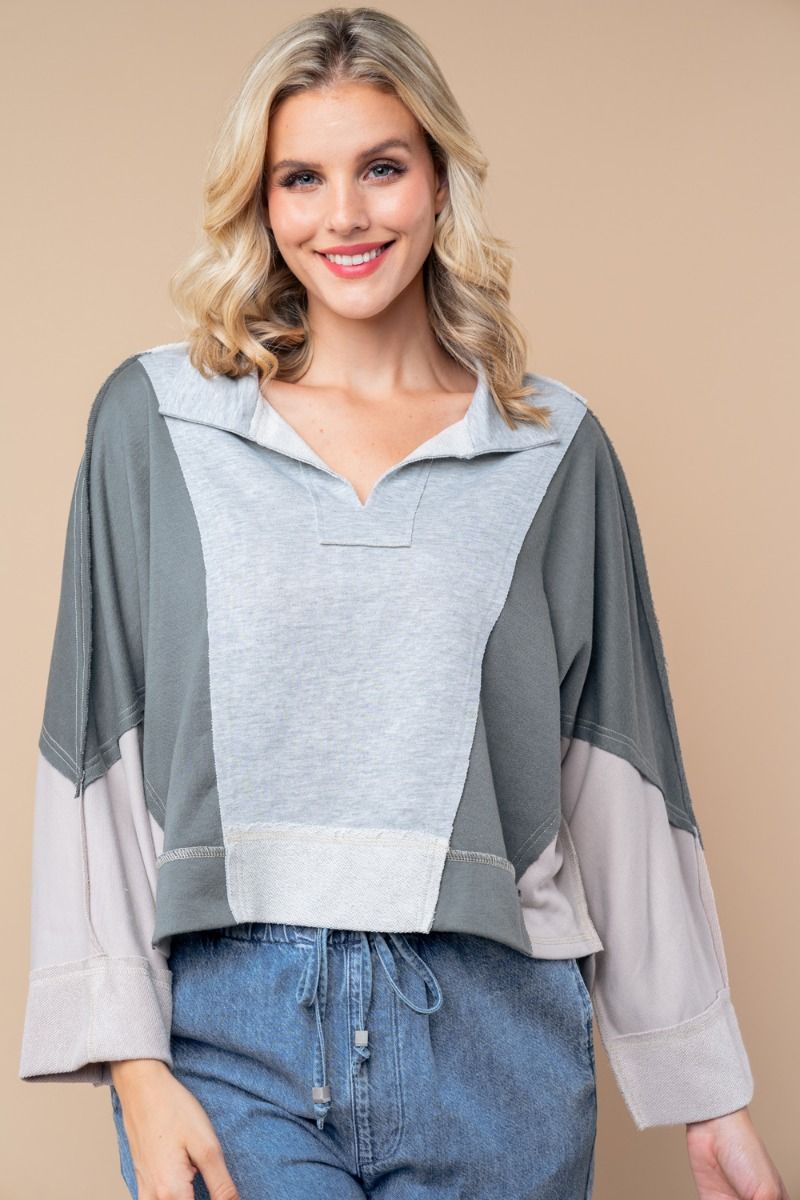 COLOR BLOCKED LOOSE FIT KNIT TOP