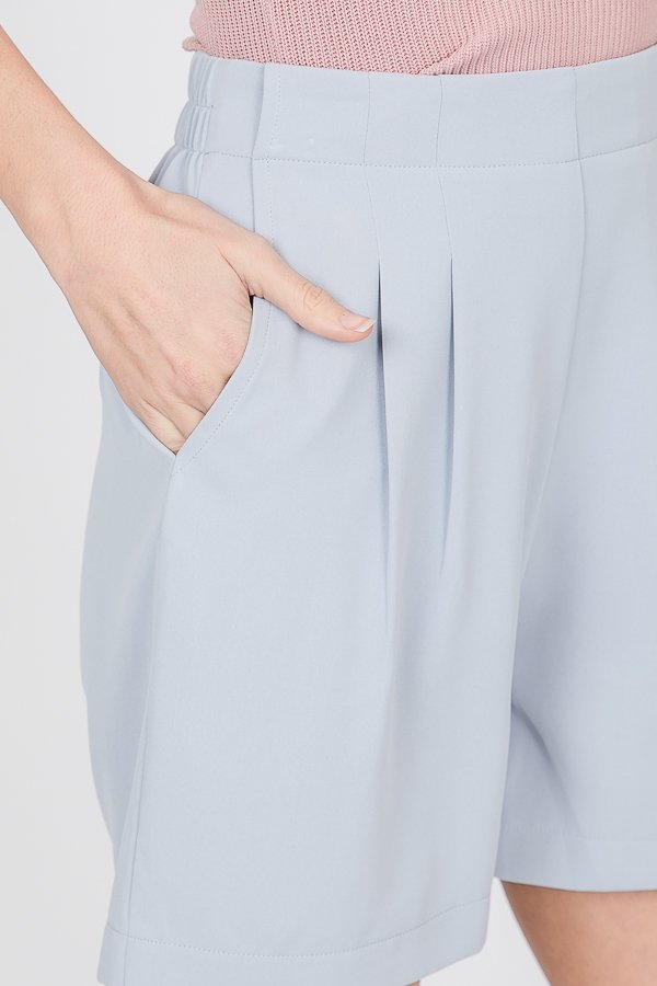 PLEATED ELASTIC WAIST W/SIDE POCKETS  SHORTS HMP1009
