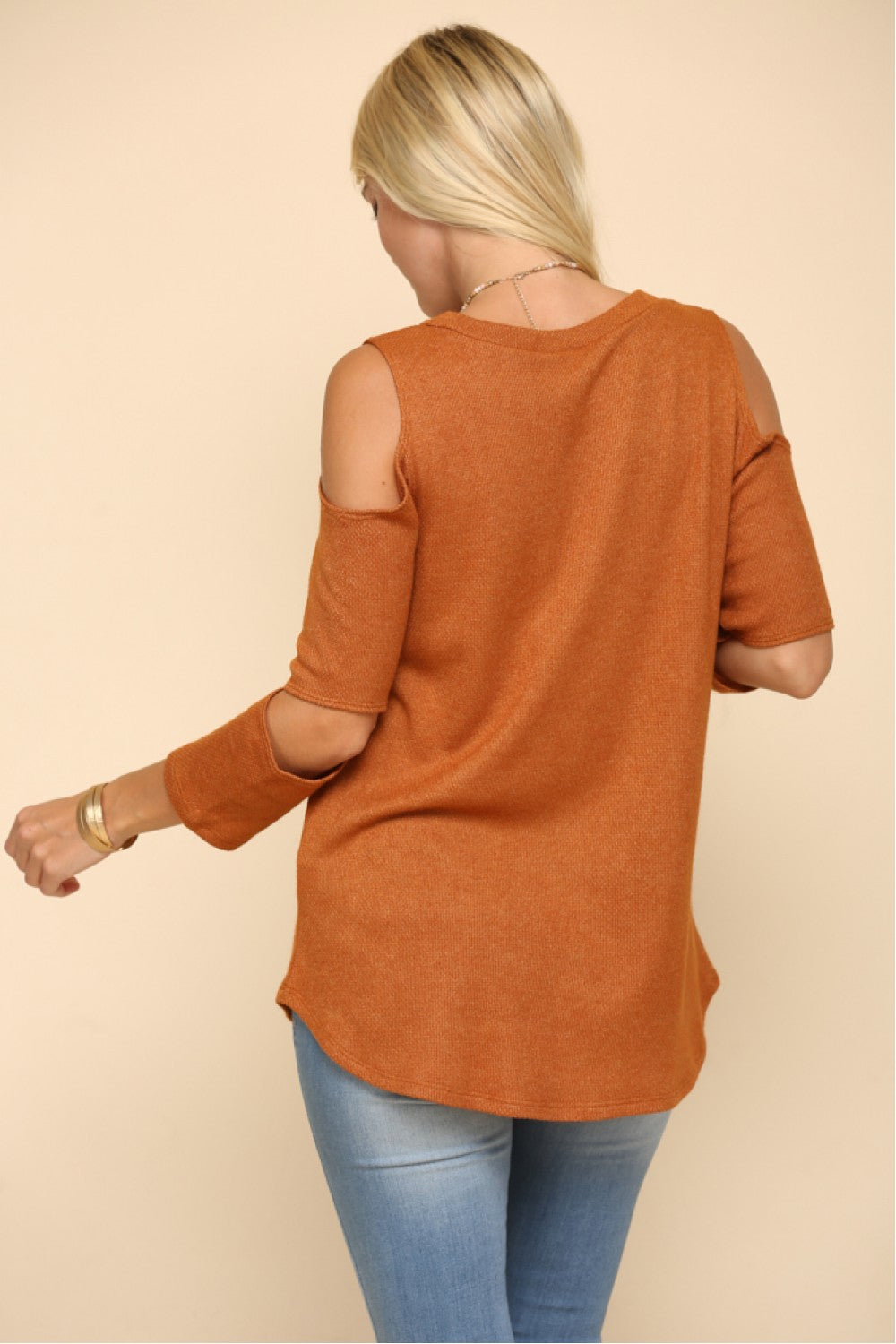 PLUS SIZE CUT OUT V-NECK TOP