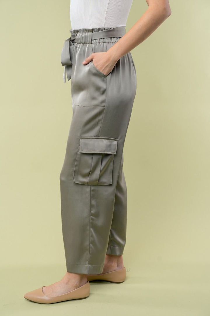 HIGH WAISTED SOLID WOVEN CARGO PANTS