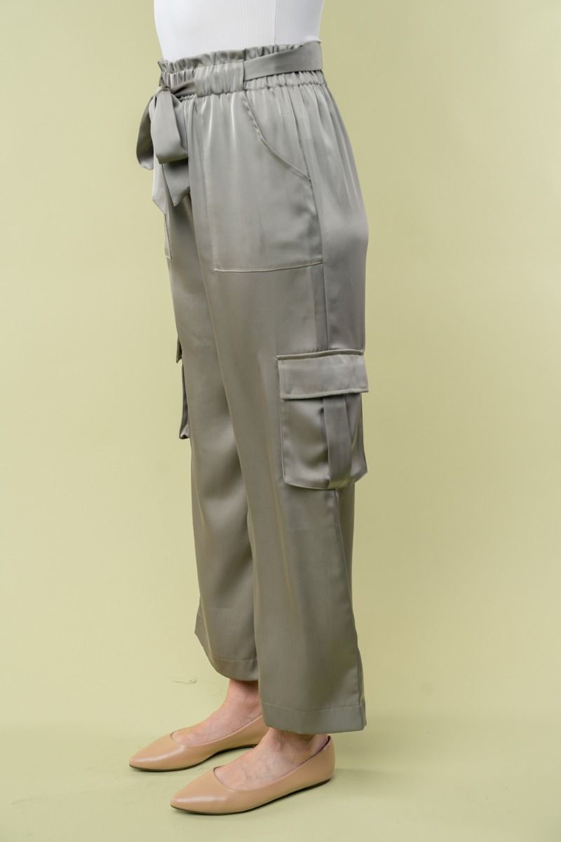 HIGH WAISTED SOLID WOVEN CARGO PANTS
