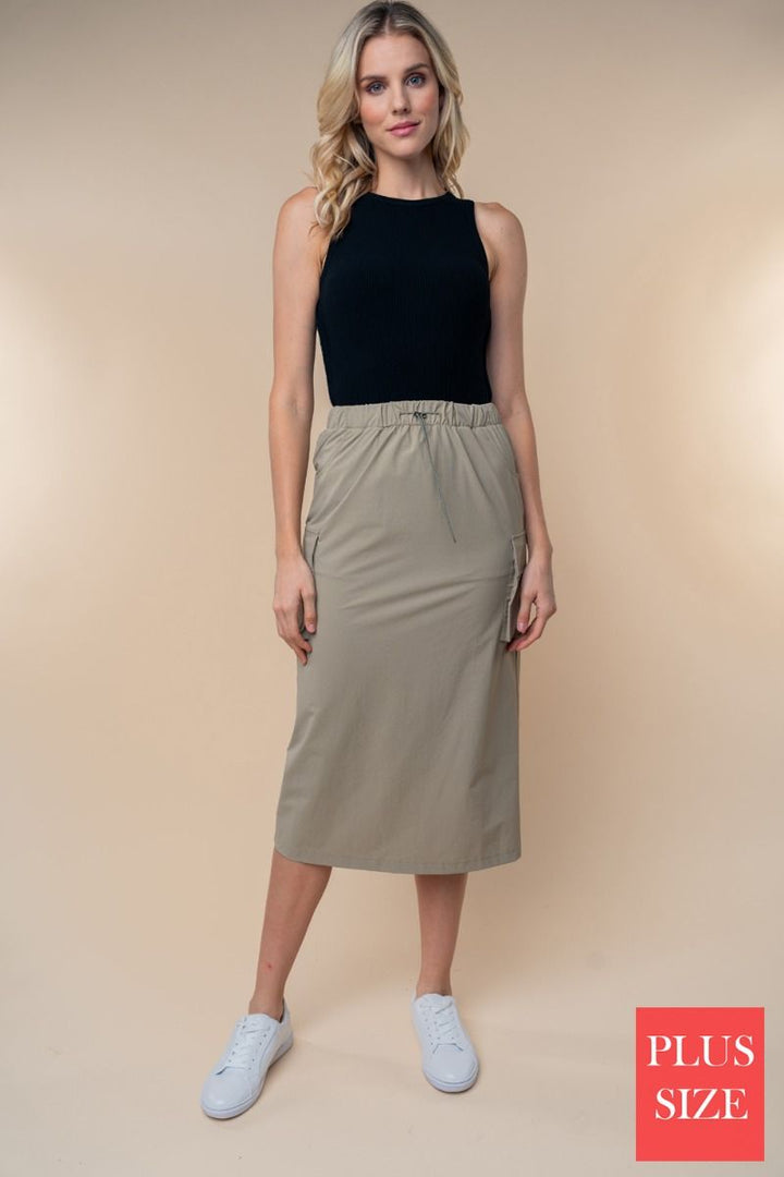 HIGH WAISTED SOLID WOVEN PLUS SIZE CARGO SKIRT