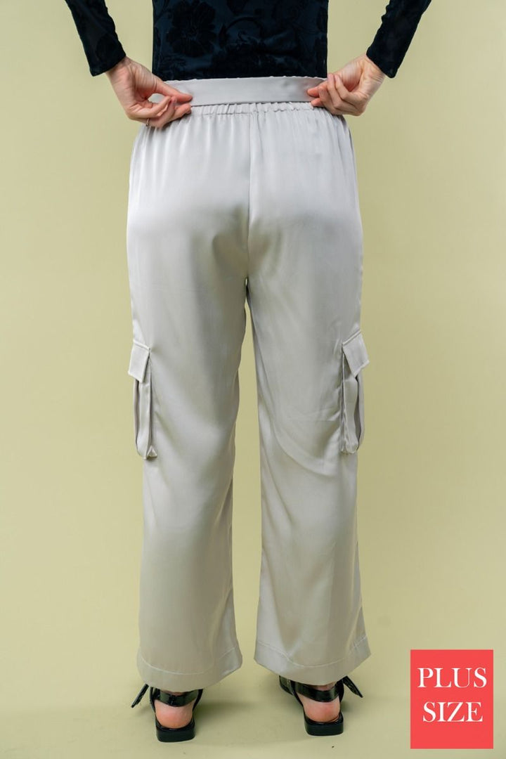 HIGH WAISTED SOLID WOVEN PLUS SIZE CARGO PANTS