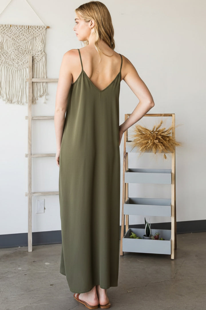 PLUS SIZE SLEEVELESS V NECK SOLID MAXI DRESS WITH SIDE
