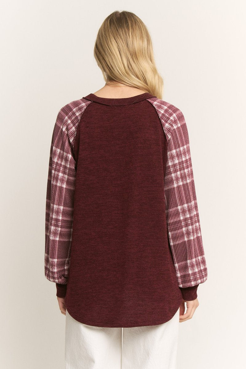 PLUS SIZE URBAN RIBBED PLAID SLEEVE CONTRAST TOP HMET7689