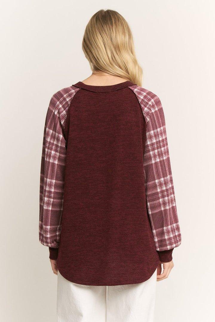 PLUS SIZE URBAN RIBBED PLAID SLEEVE CONTRAST TOP HMET7689