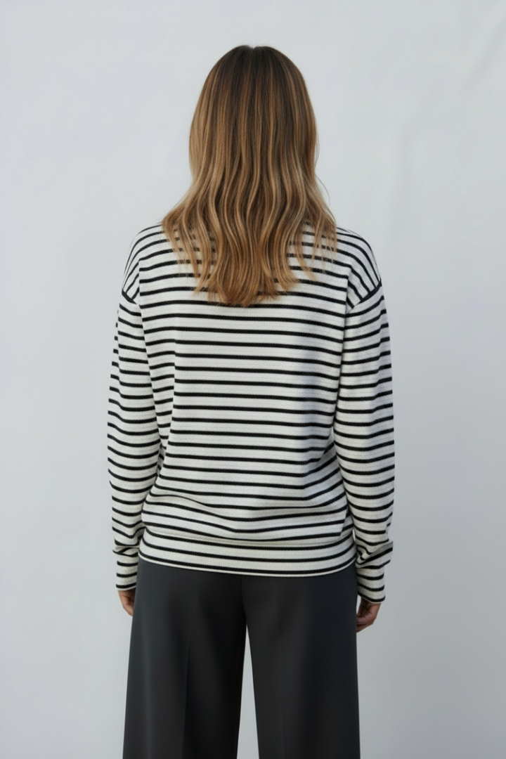 PLUS SIZE STRIPE FRONT SEQUINCE HEART DETAIL TOP HMET7976