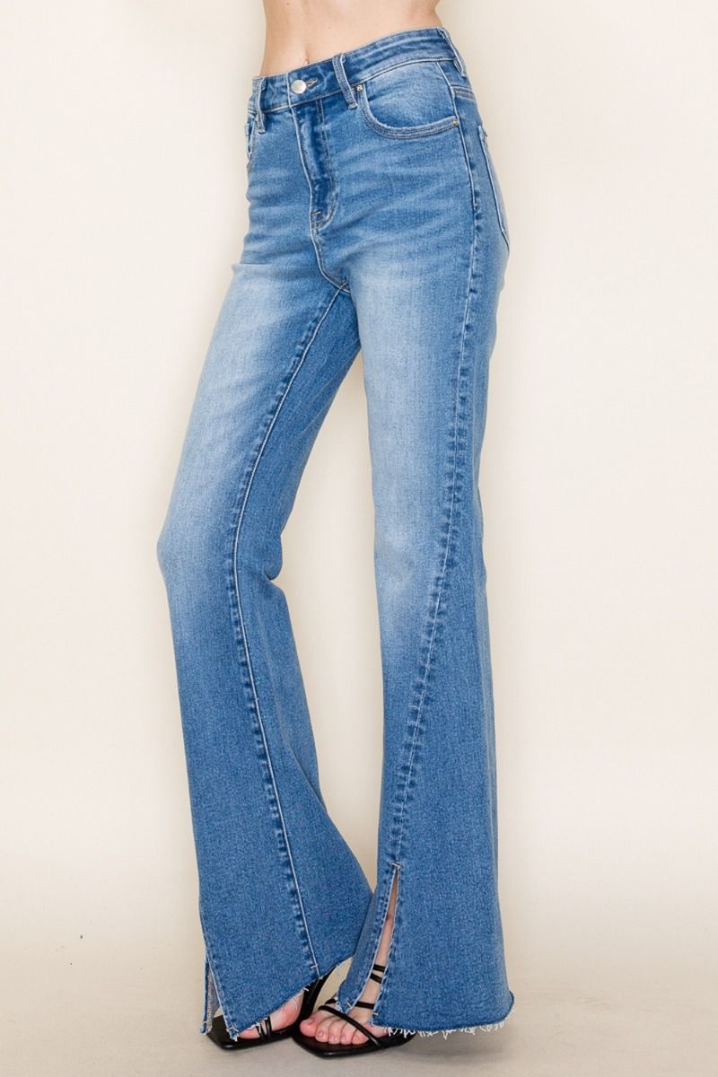 high-waisted solid denim jeans with a button*