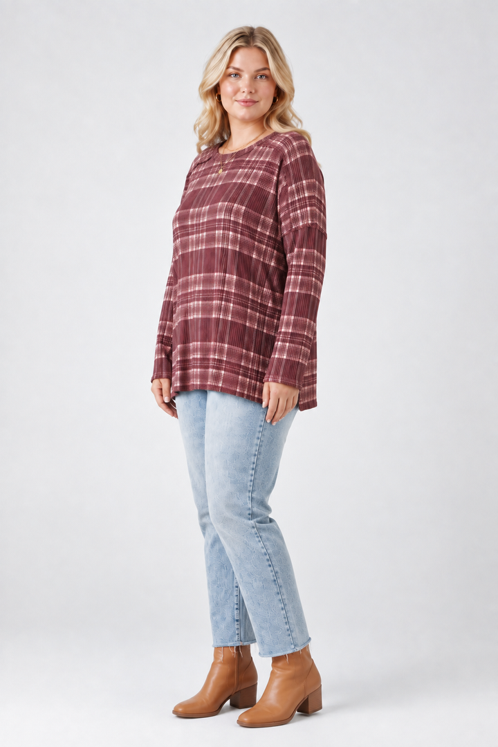 Product photo, plus-size blonde model, side pose face forward