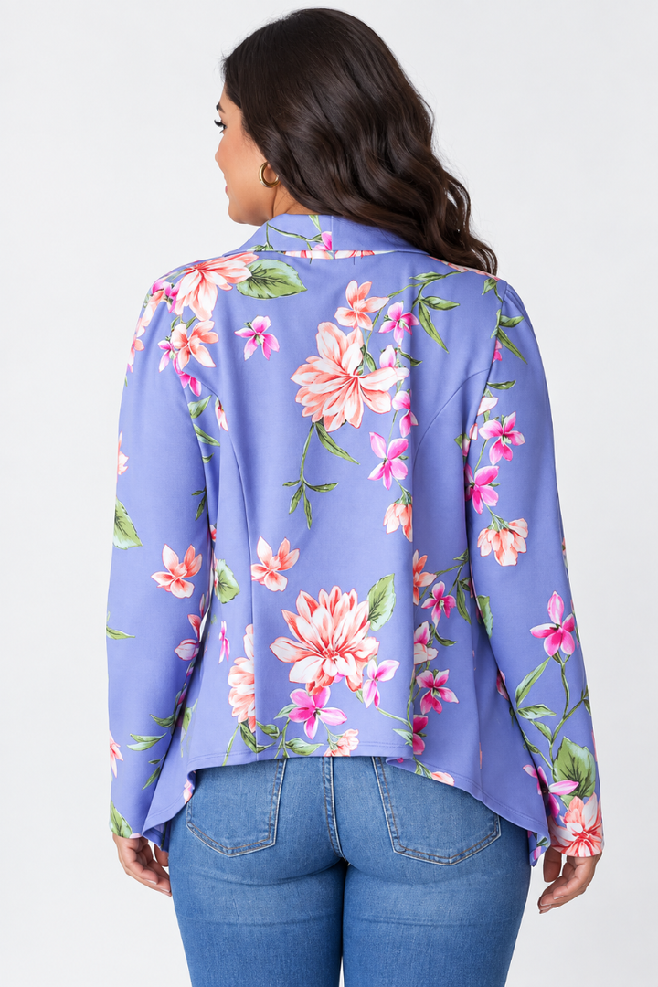 Product photo, plus-size Brazilian model, lavender floral kimono jacket, back view, plain studio background