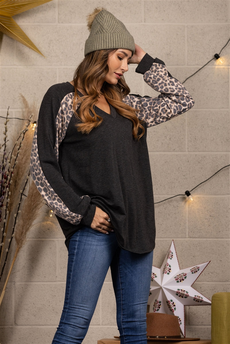 CHARCOAL W/CHEETAH PRINT CONTRAST SLEEVES KNIT TOP