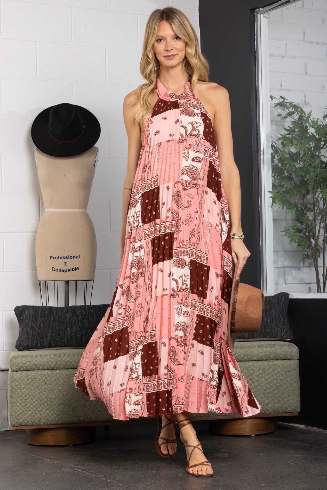 CORAL PAISLEY PRINT HALTER NECK PLEATED MAXI DRESS-DY51129FA