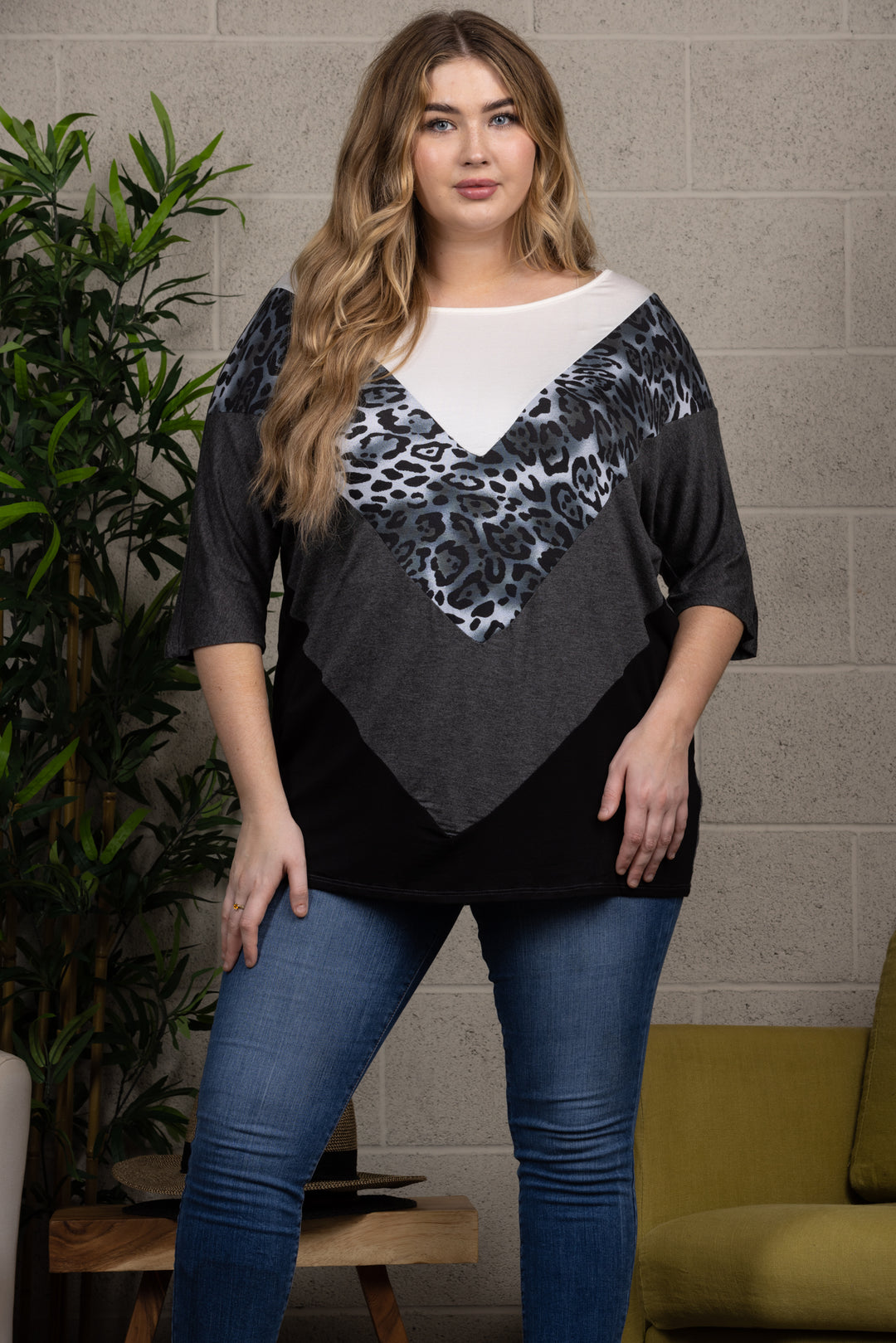 LEOPARD PRINT DOLMAN SLEEVES CONTRAST PLUS SIZE KNIT TOP CT43609E
